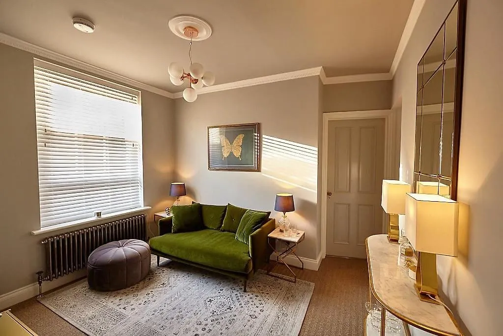 Lovely 2 Bed Apartment In Shoreditch On Quiet Side Street London