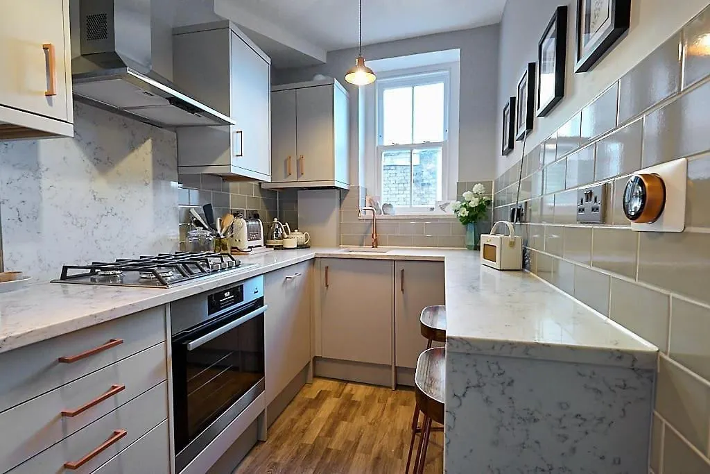 Lovely 2 Bed Apartment In Shoreditch On Quiet Side Street London United Kingdom